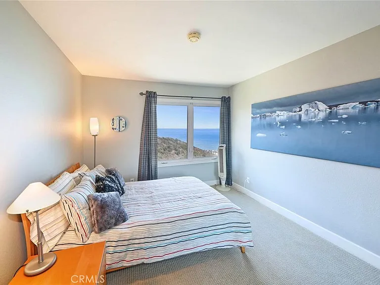 661 Nyes Pl — Photo 12