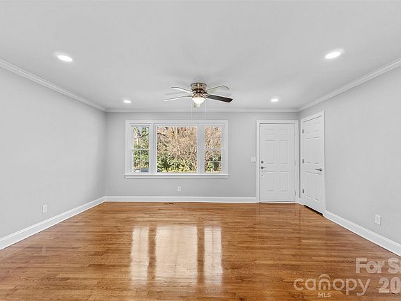 4th image of 206 Hunter St