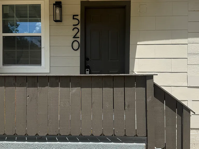 520 Oakhill Dr — Photo 3