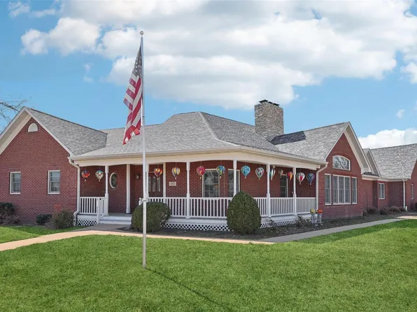 900 Deer Circle Dr, Carlyle, IL 62231
