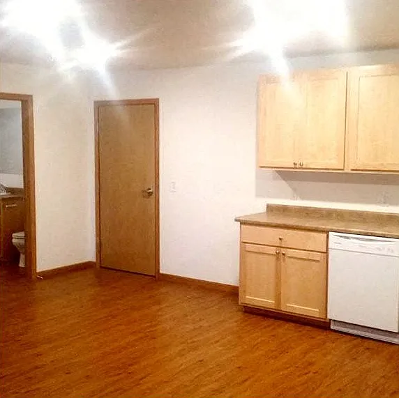 Rock Avenue Apartments — Photo 4