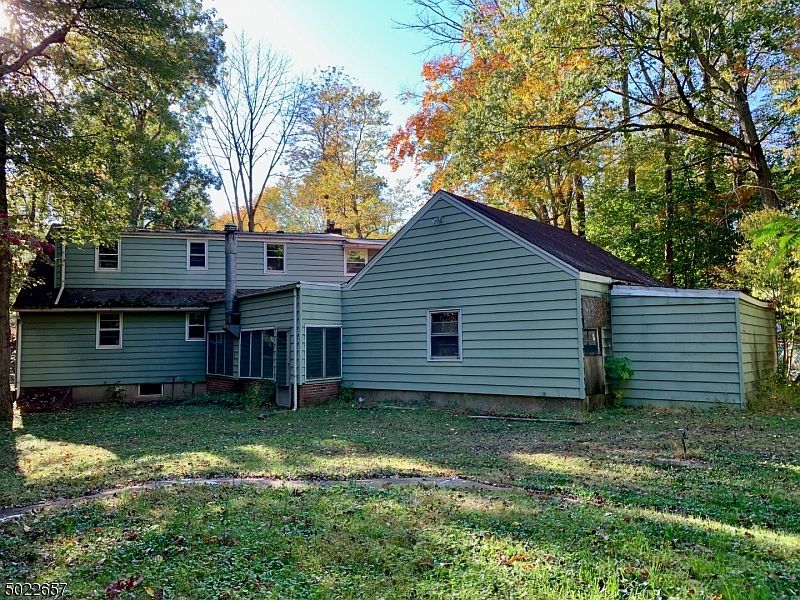 2nd image of 32 Livingston Ave