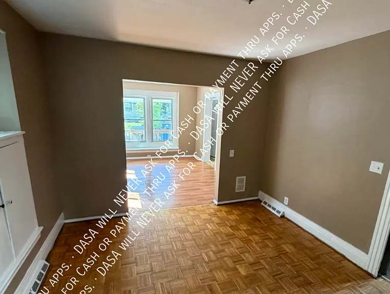 492 Augustine St — Photo 2