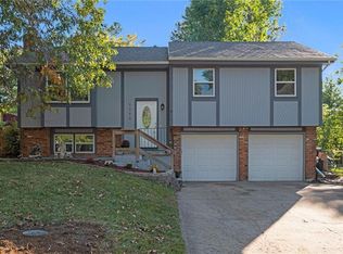 1965 E Sleepy Hollow Dr, Olathe, KS 66062