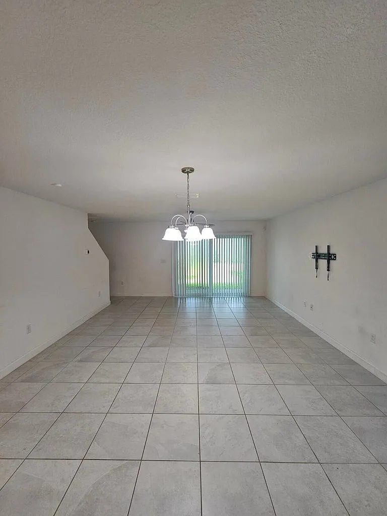 4 bed, 1920 sqft, $3,150 — Photo 3