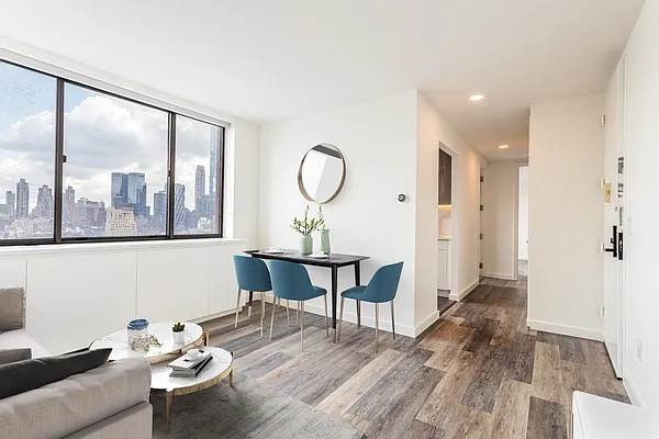Rented by REAL New York | media 24