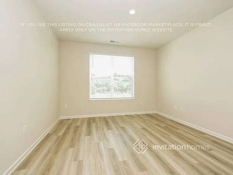 1011 Legacy Ct — Photo 4