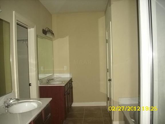 4th image of 3272 Champion Hills Dr