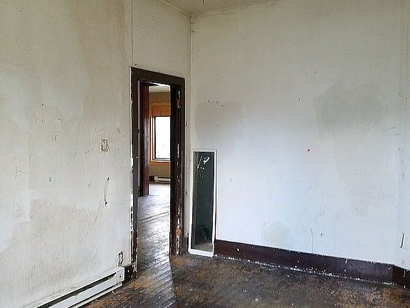 5th image of 725 19th St