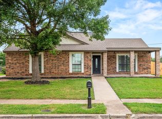 8810 Sugarberry Rd, Dallas, TX 75249