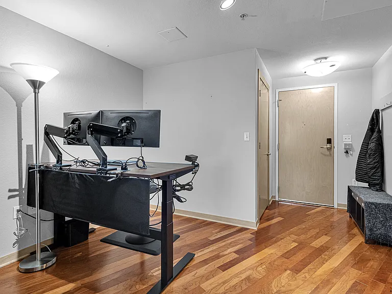 106 W Seeboth St #407 — Photo 20