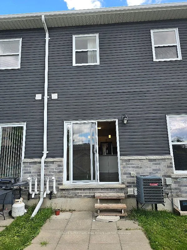 3 bed, $2,500 — Photo 2