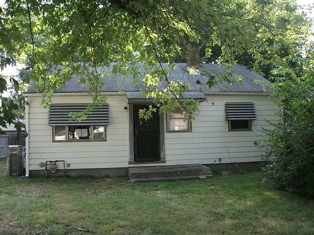 2005 N Moreland Ave photo 1