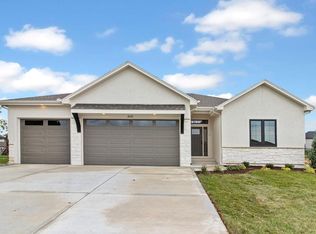 2601 NE Crestview St, Blue Springs, MO 64029