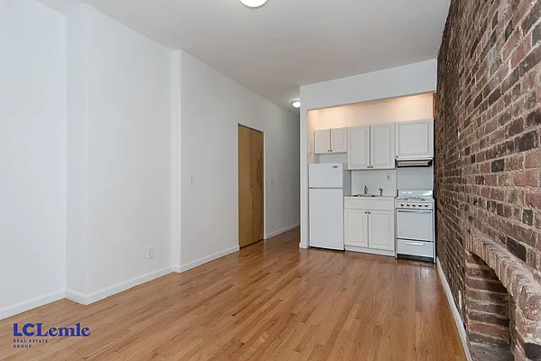 Rented by LC Lemle Real Estate Group | media 21