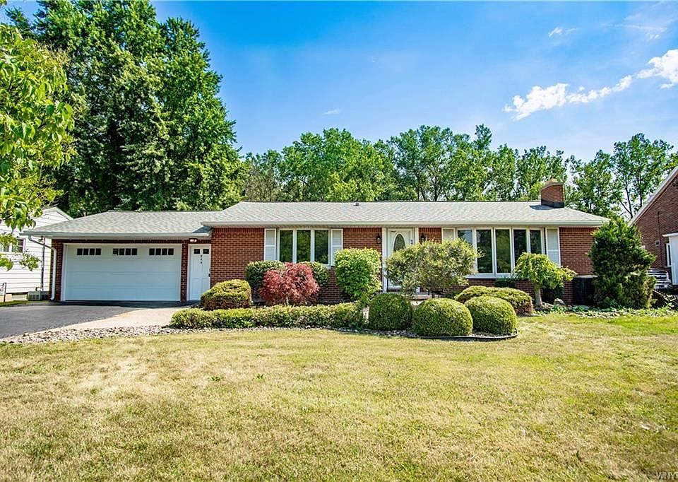 1st image of 944 Creekside Dr