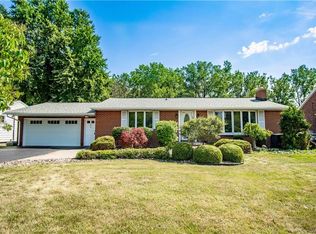944 Creekside Dr, Tonawanda, NY 14150
