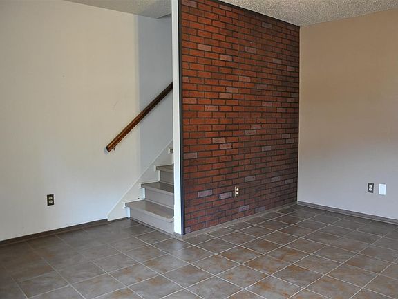 4th image of 3731 Kriss Dr APT 2