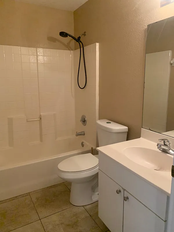 Conveniently located - Three bedroom two bath one car garage townhome - Cyprus Knoll Subdivision — Photo 4
