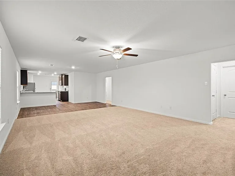 101 Fairfax Ln — Photo 6
