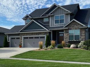 16641 Dellwood Dr, Clive, IA 50325