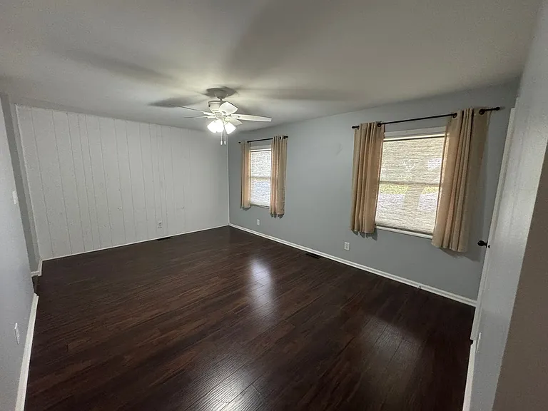 209 W Royal Dr — Photo 11