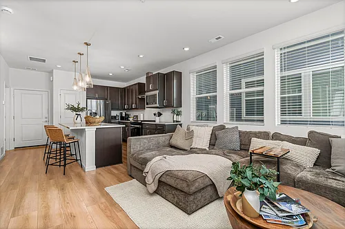 1809 Zephyr Rd Photo 1