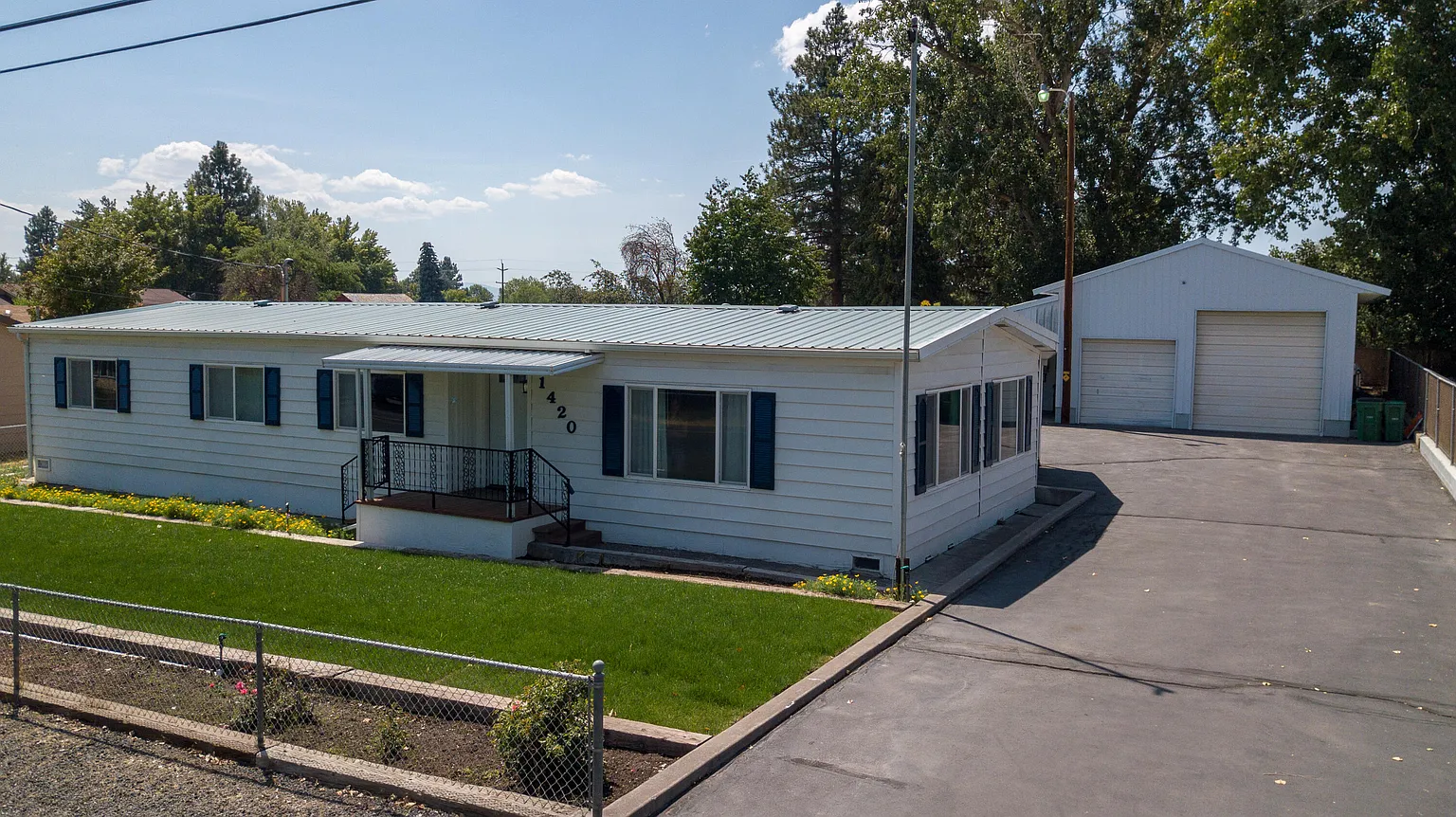 1420 Etna St photo 1