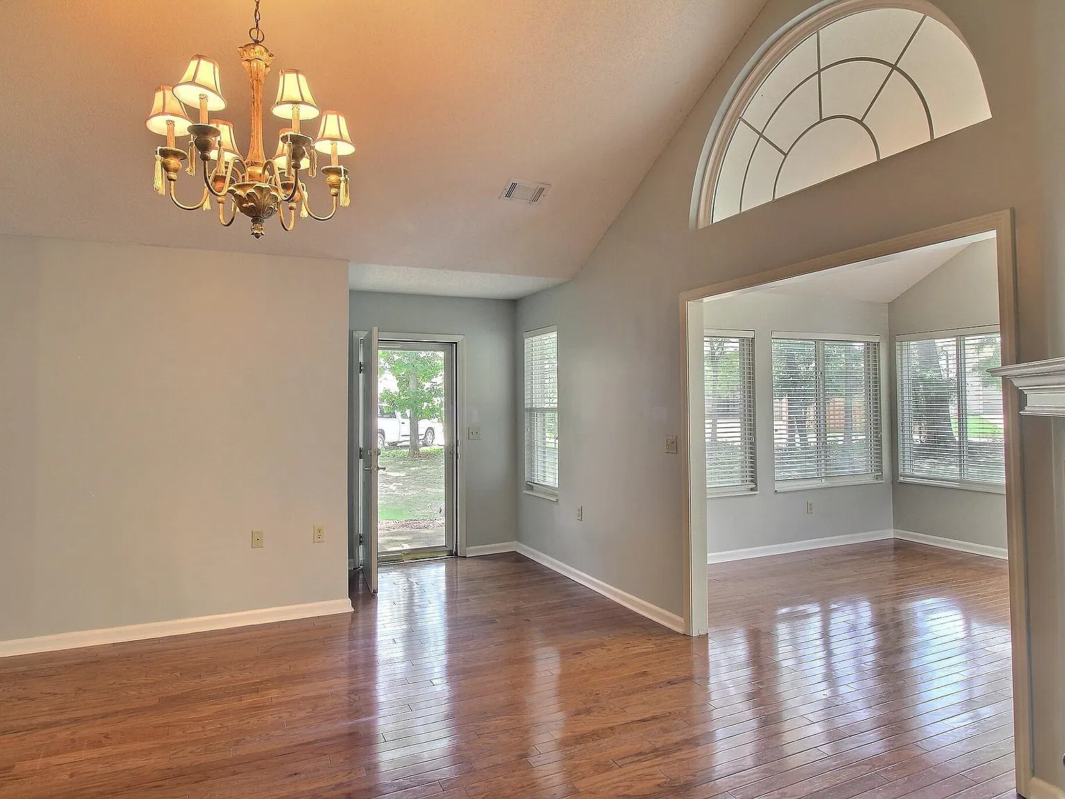 2 bed, 2.0 bath, 1582 sqft, $2,100 — Photo 4