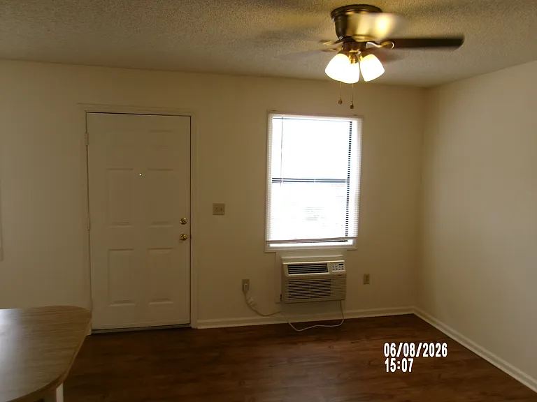 733 9th Ave NE #733 — Photo 2