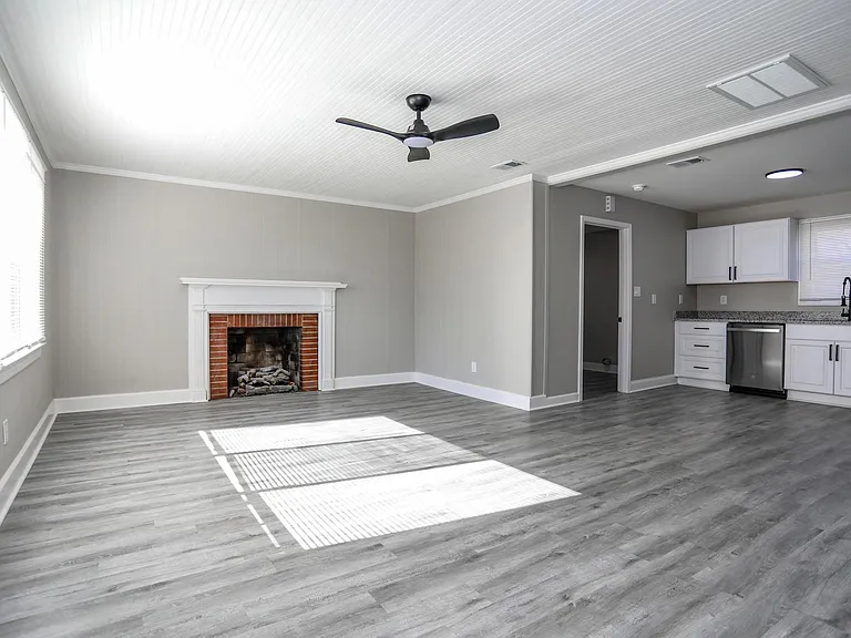 251 Anderson Dr — Photo 5