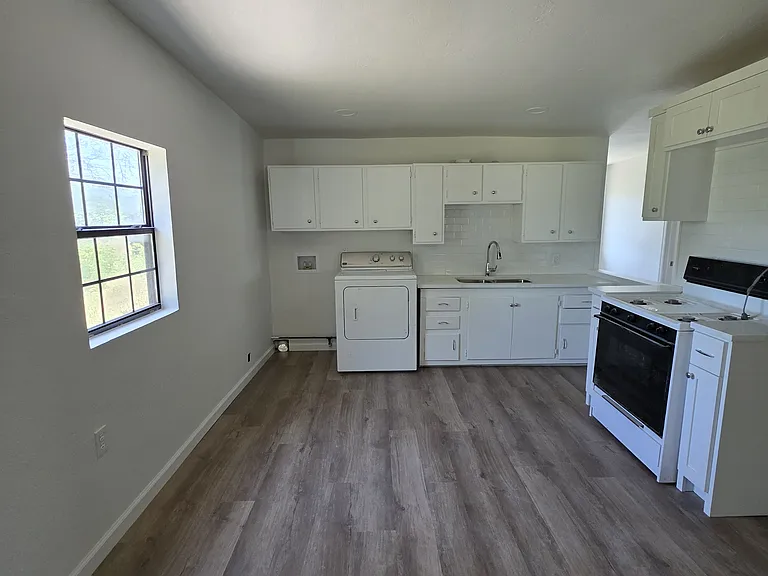 709 W Washington St — Photo 6