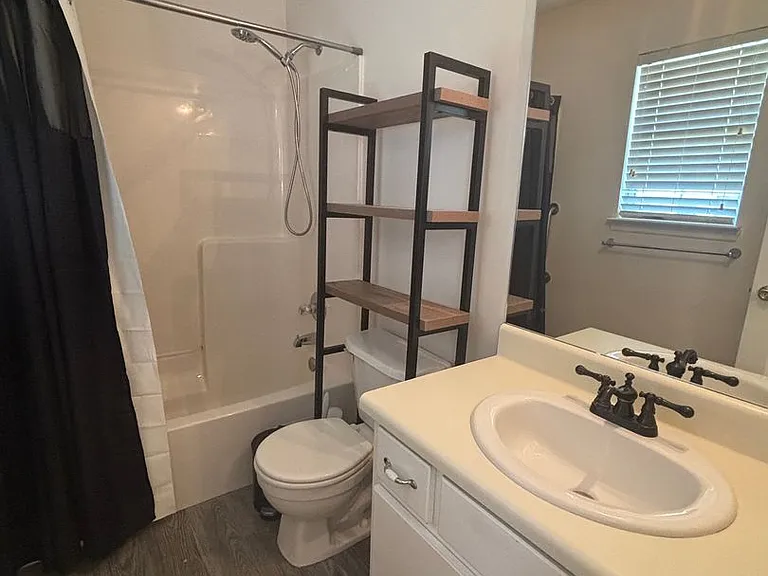 509 Phillips Ct — Photo 9