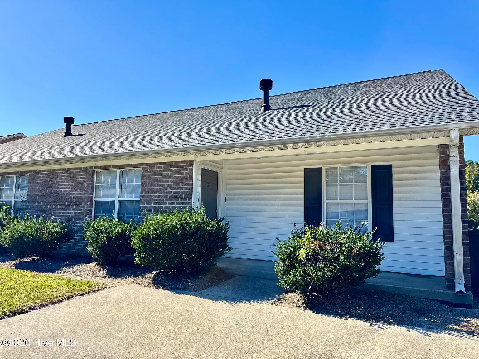 3 bed, 2.0 bath, $1,300 — Photo 2
