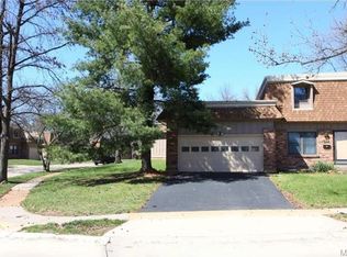 11869 Charlemagne Dr, Maryland Heights, MO 63043