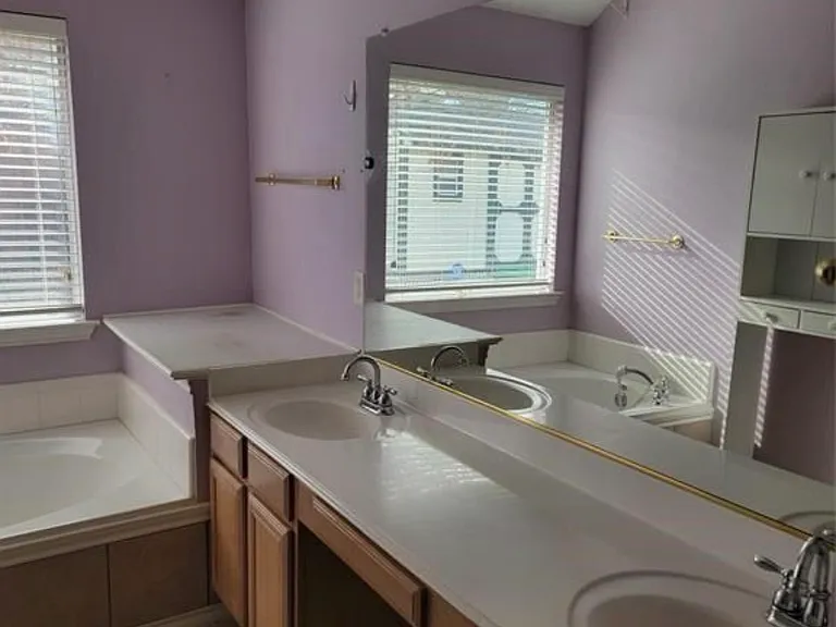 2809 Hawthorne Ln — Photo 6