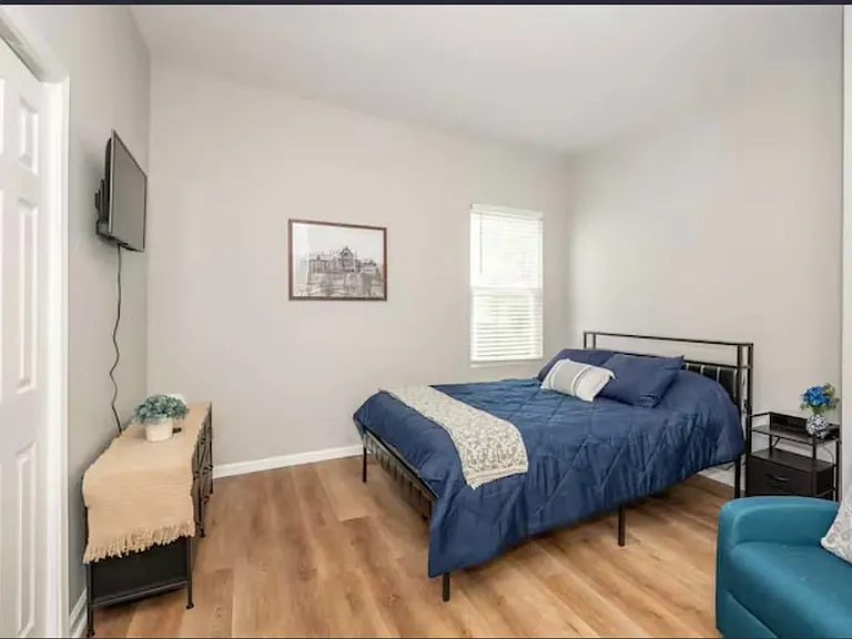 887 Lexington Ave #1 — Photo 11
