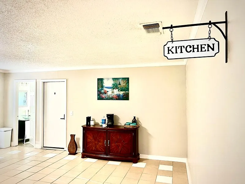 Private Room for Rent in a spacious, clean, safe and courteous home — Photo 3
