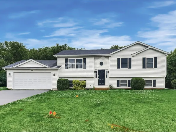 5925 Bluegrass Trl, McHenry, IL 60050