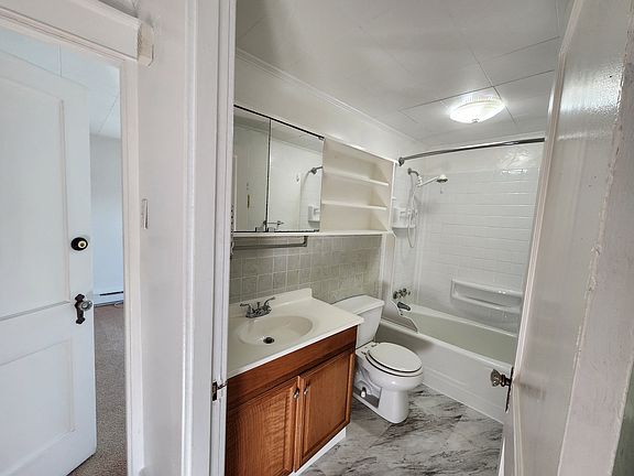 4th image of 686 Bloom Rd APT 201