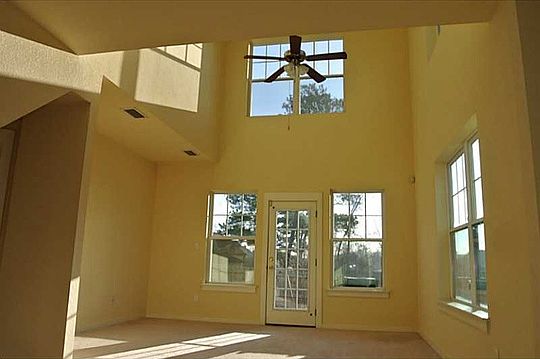 3rd image of 220 Craftsman Cir