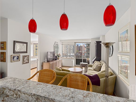 5th image of 401 E 84th St APT 10D