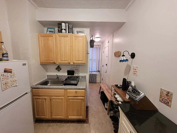5th image of 144 17th St APT 10
