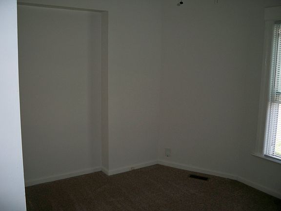 3rd image of 1427 S Pasfield St APT 1