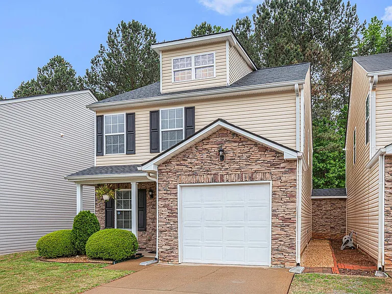 226 Alton Cir — Photo 2