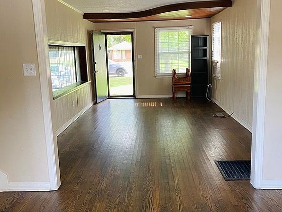 4th image of 1127 W Wilshire Blvd