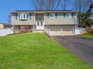 25 Fulton Rd, Somerset, NJ 08873