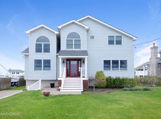 32 Shinnecock Rd, East Quogue, NY 11942