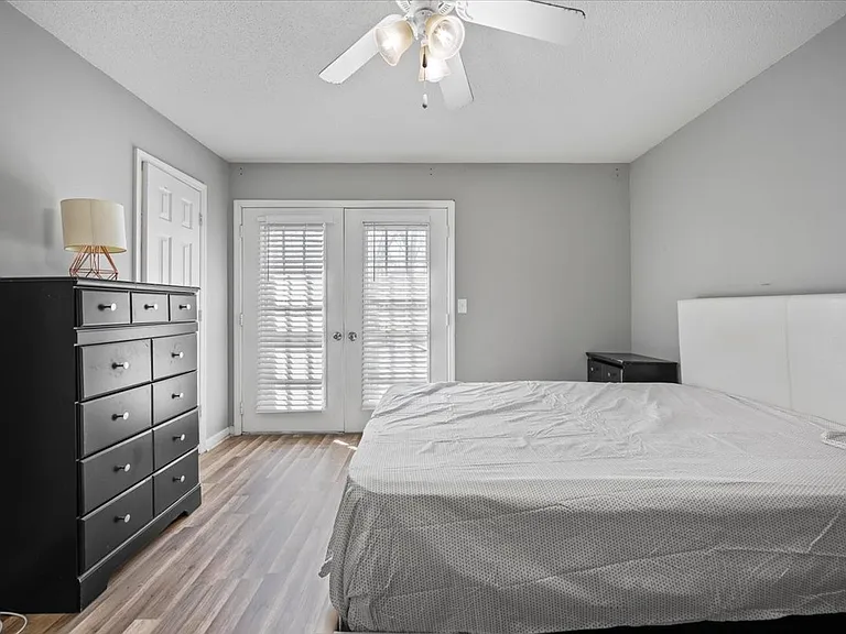 1119 Waggoner Ct W — Photo 17