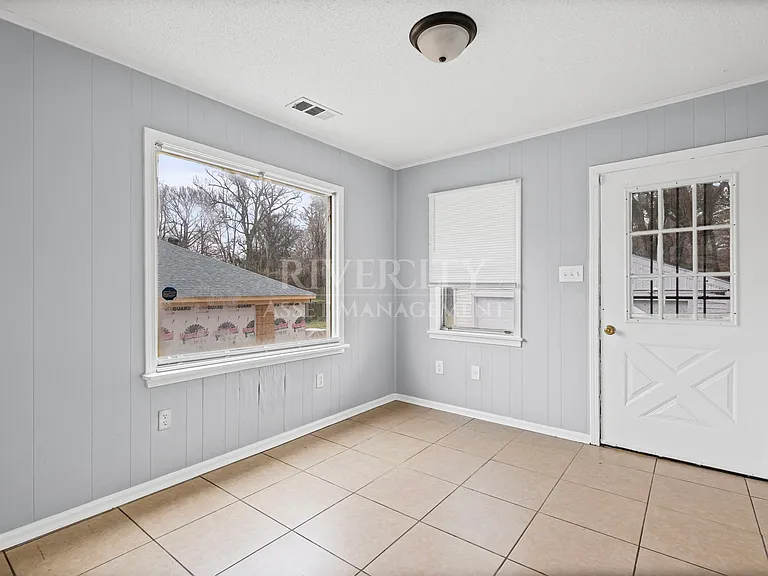 2185 Slocum Ave — Photo 10